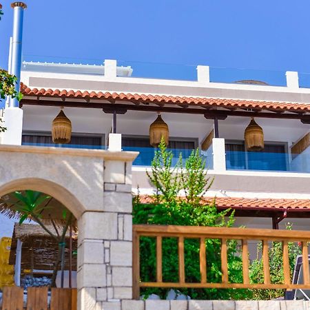 Laia Seafront Luxury Apartments Agia Pelagia Екстериор снимка