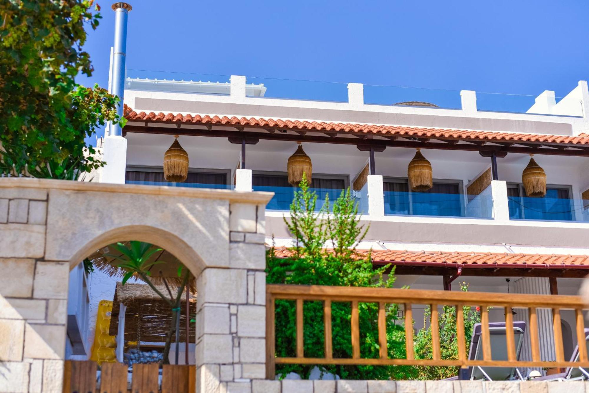 Laia Seafront Luxury Apartments Agia Pelagia Екстериор снимка